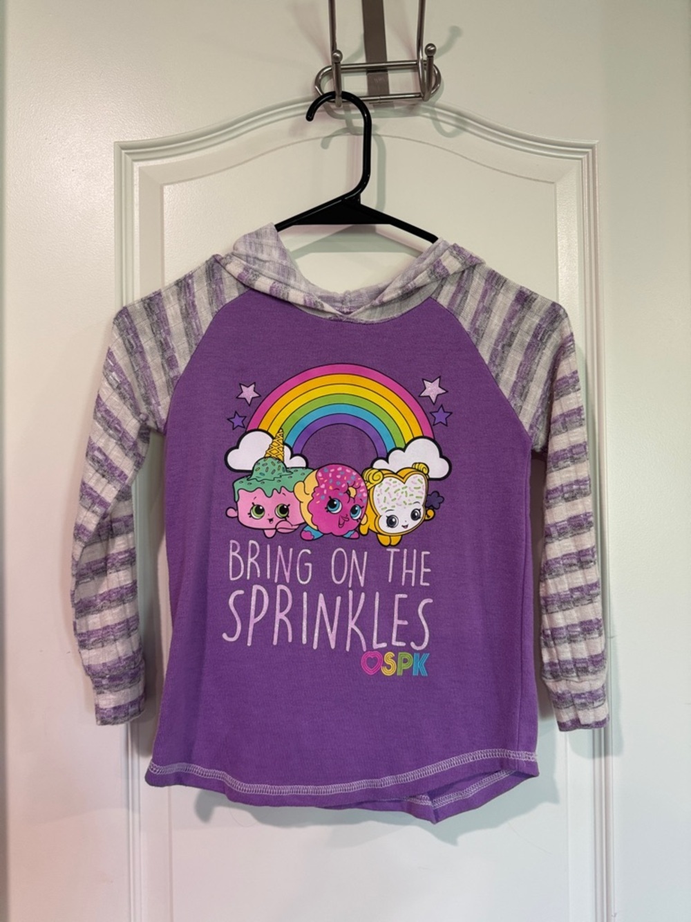 Shopkins Purple Hooded Raglan Top with Rainbow & Characters / AA10